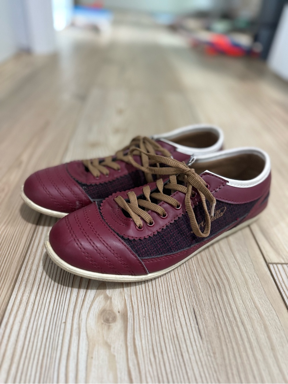 Art Bella Burgundy Tweed Lace Up Sneakers Women's Size 7.5 Vintage Style
